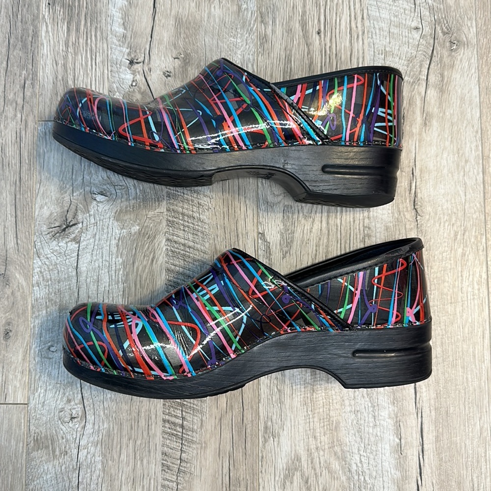 Colorful Striped Women's Clogs - Picture 2 of 8